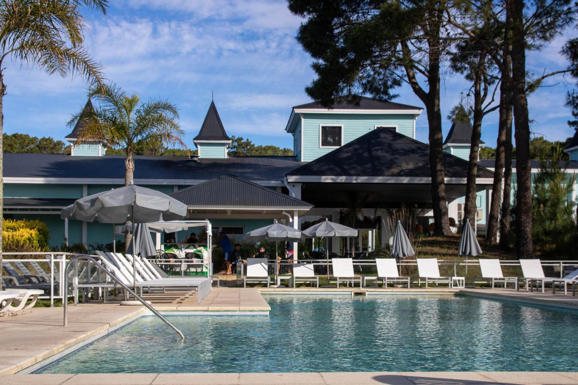 Howard Johnson Hotel & Convention Center Madariaga - Cariló Buitenkant foto