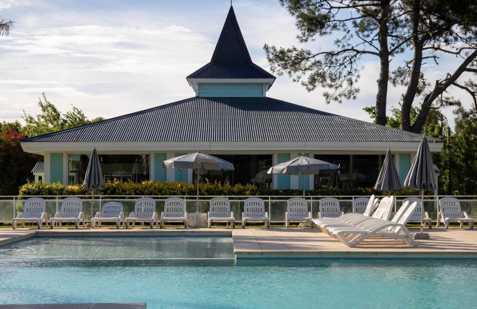 Howard Johnson Hotel & Convention Center Madariaga - Cariló Buitenkant foto